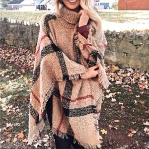 ❤️Host Pick❤️Camel turtleneck poncho